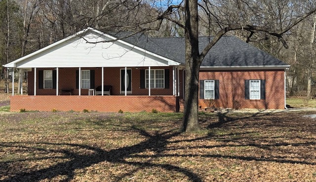 Relax and enjoy the river life in a newly renovated 3-bedroom home in Athens, AL