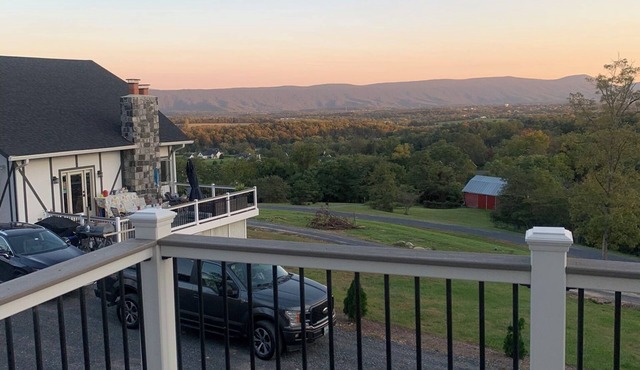 Relax and Enjoy the Beauty of the Mountains in our Charming Country House Suite