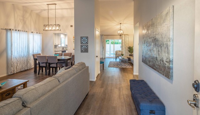 Relax and Enjoy, this lovely home, conveniently located to the strip!