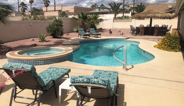 RELAX AND ENJOY YOUR PRIVATE POOL, PATIO & TIKI BAR WITH BEAUTIFULL LANDSCAPNG