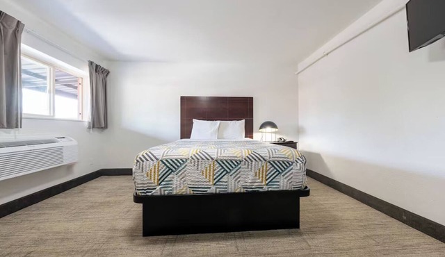 Relax and Explore from Ideal Budget Room in Portland