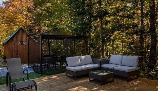 Relax and explore nature in a cozy chalet with spa and ATV trails