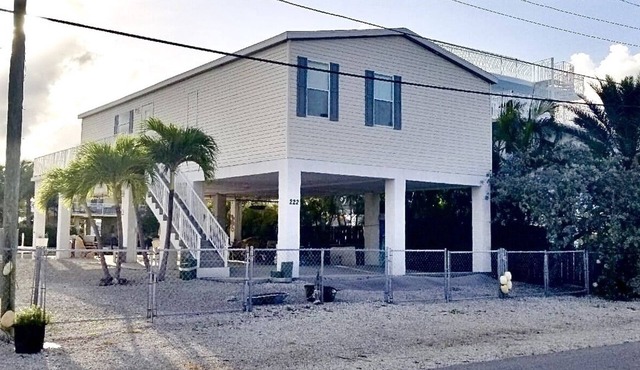 Relax and Play in Paradise - Keys Stilt Home on canal with Bay Access