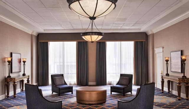 Relax and Recharge! 2 Comfortable Units, Restaurant, Minutes to Beale Street