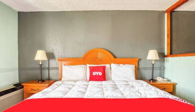 Relax and Recharge in a Quiet Room w/King Bed + Handy Mini Fridge Setup
