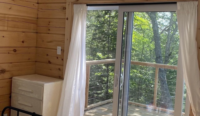 Relax and recharge in this Zen cottage, built for socializing.