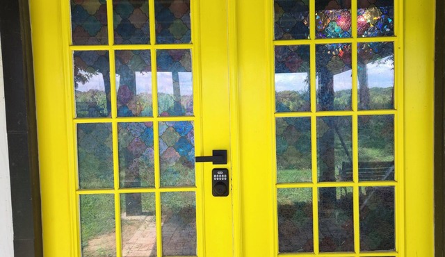 Relax and recharge in this 1 Bedroom Apartment near the heart of Cleveland