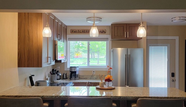 Relax and Recharge: Mille Lacs Lake Beach Villa - Completely Remodeled