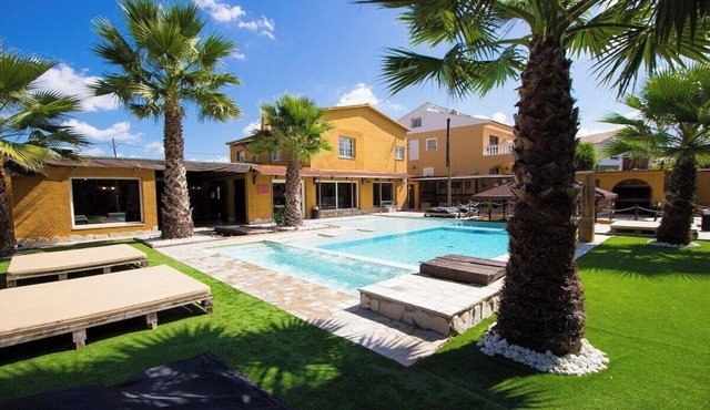 Relax and Recharge - only 34km from Barcelona!