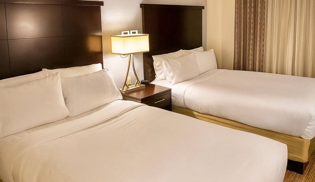 Relax and Recharge! Pet-Friendly Property, Free Breakfast, Parking