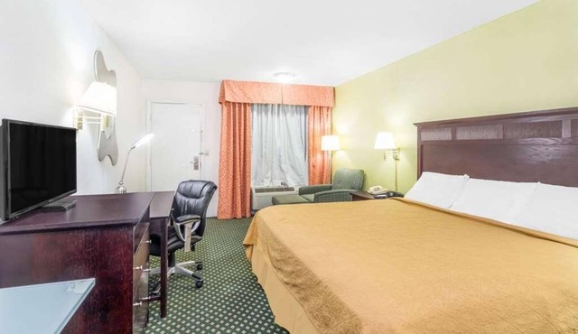 Relax and Recharge in Knights Inn Chattanooga! Pet-friendly, Seasonal Pool!