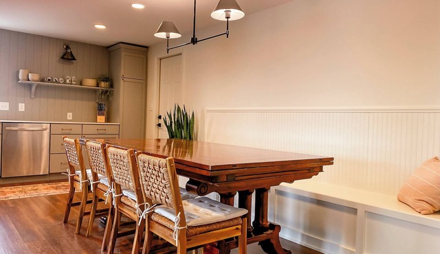 Relax and Reconnect: Spacious 4-Bedroom Retreat - Minutes from Downtown Geneva