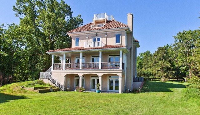 Relax And Reconnect With Expansive Views Of The Historic James River