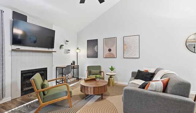 Relax and Restore-Mesa/Tempe Townhome-Prime Location-King Bed-Walk to Sloan Park
