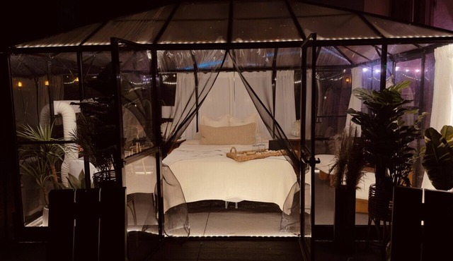 RELAX AND REWIND IN `THE GLASS FRAME`