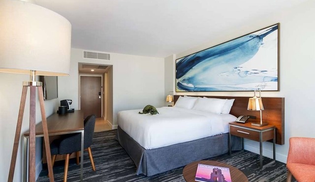 Relax and Unwind! Direct Beach Access, Onsite Pools