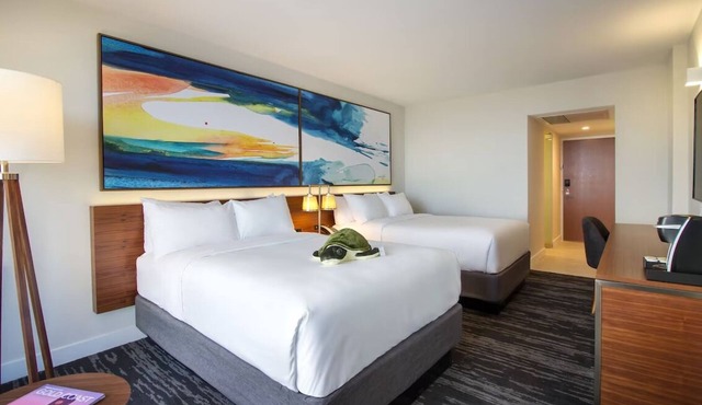 Relax and Unwind! 2 Convenient Units, Heated Infinity Pools, Beach Access