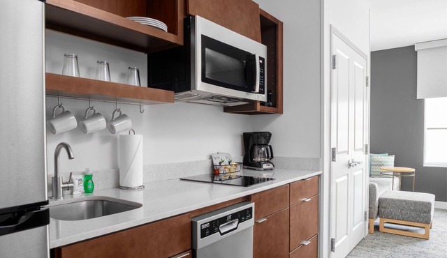 Relax and Unwind! 4 Relaxing Units, Free Breakfast, Free Parking, Pets Allowed