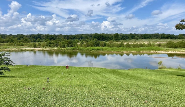 Relax and Unwind at our Quiet LBJ Llano River Fishing Retreat - Dogs Welcome too