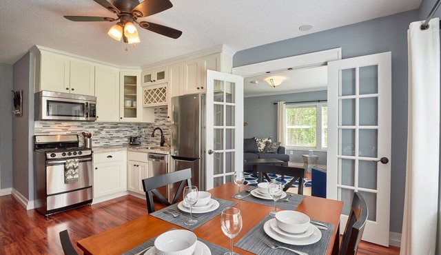 Relax and unwind at Yamhill Flats: Suite 1