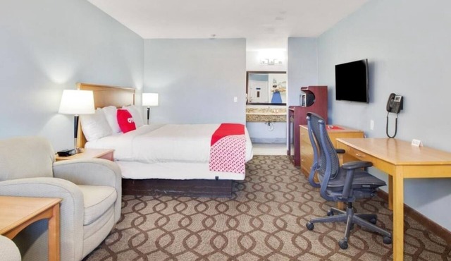 Relax and Unwind! Free Parking, Onsite Pool, Near Port Aransas Museum