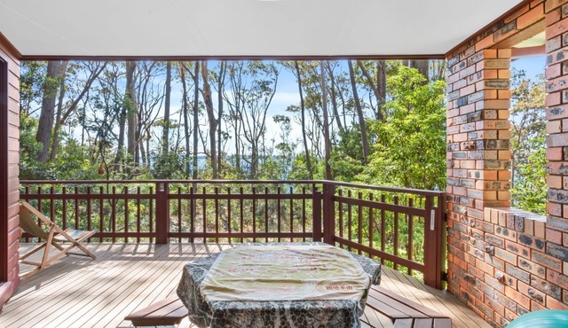 Relax and unwind in the lovely home next to the ocean