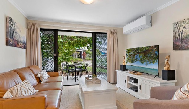 Relax and unwind in 2 Bedroom Townhouse