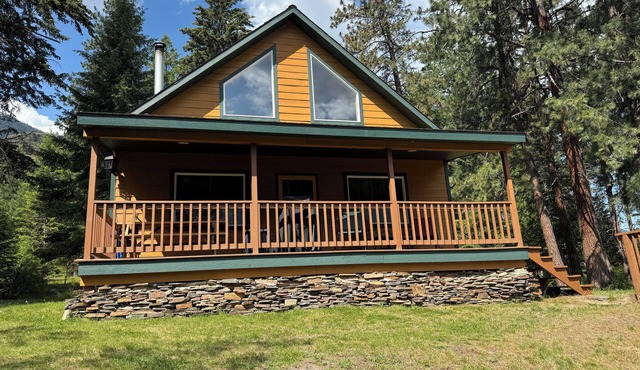 Relax and unwind in a family cabin on the Clark Fork River