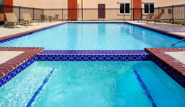 Relax and Unwind! Swimming Pool, 4 Family-Friendly Units, FREE Parking