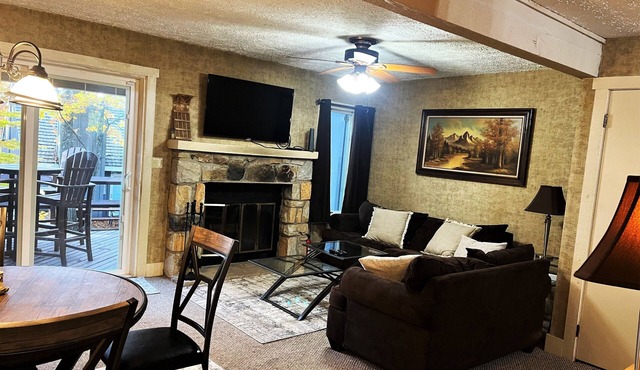 Relax and unwind Townhome in Snow Ridge Village at Jack Frost mtn in the Poconos