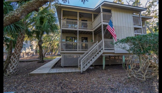 Relax and Unwind at this cozy 2-bedroom first floor condo in Edisto Beach.