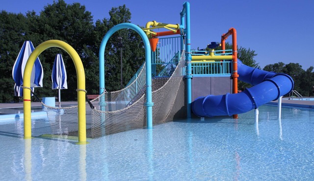 Relax and Unwind in Knights Inn Harrisonville! Pets Allowed, Free Parking