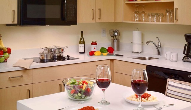 Relax and Unwind! 2 Relaxing Units, Free Parking, Pet Friendly!