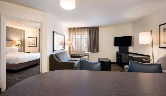 Relax at 3 Affordable Suites w/Kitchen & Friendly Staff – Ideal for Families