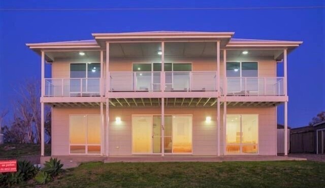 Relax at 36 ~ Sea Views, Esplanade Beachfront -Winter Off Peak Special!