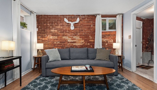 Relax at a Cozy Garden Apt in Leafy Cheesman Park