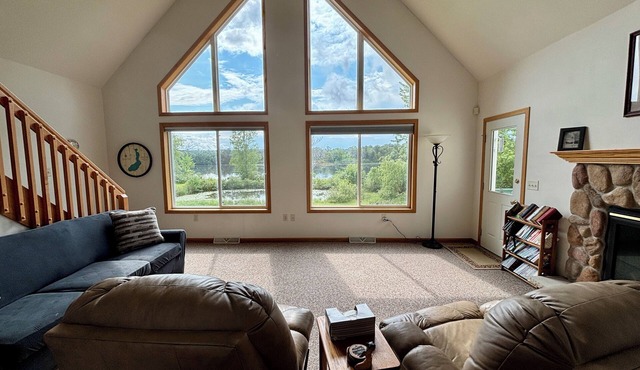 Relax at Bear Hug House on Bear Lake Manawa Wi.– Private Pond & Easy Lake Access