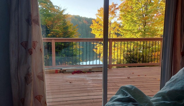 Relax at cozy 3-Bedroom cottage on the lake