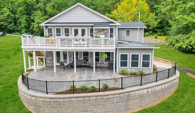 Relax at Dock Holiday on Smith Mountain Lake
