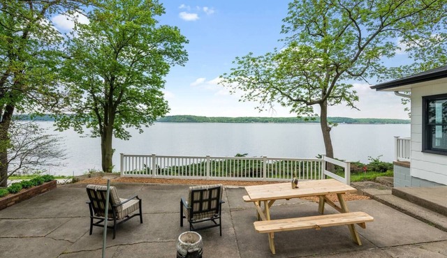 Relax at Eagle's Nest on the Mississippi River!