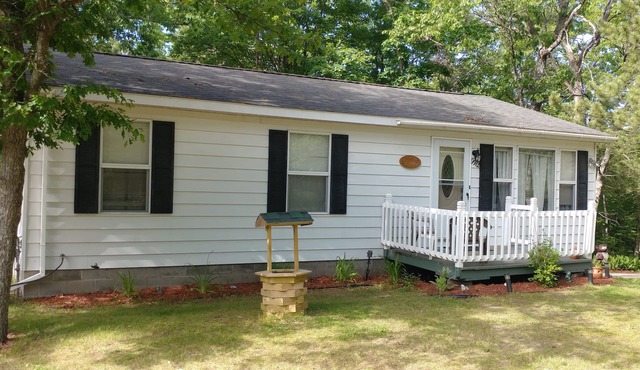 Relax at Hilltop Cottage - By Lake Margrethe "Dog Friendly & has a Game Room!"