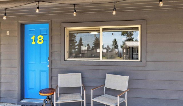 Relax at Lazy Duck Inn #18: a 2BR suite with kitchenette, just 1 minute to Yellowstone.