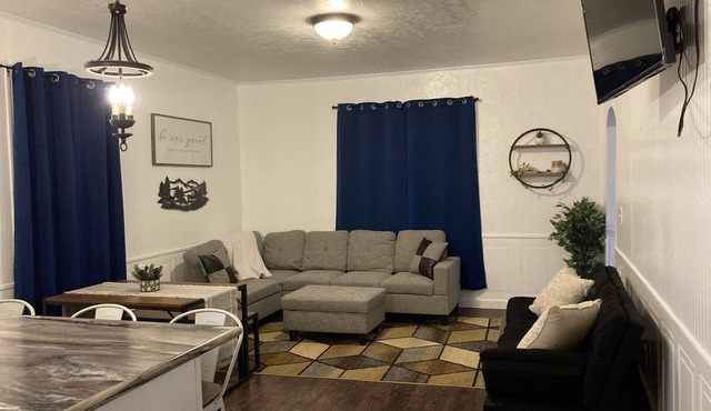 Relax at Mindy’s Country Cottage
