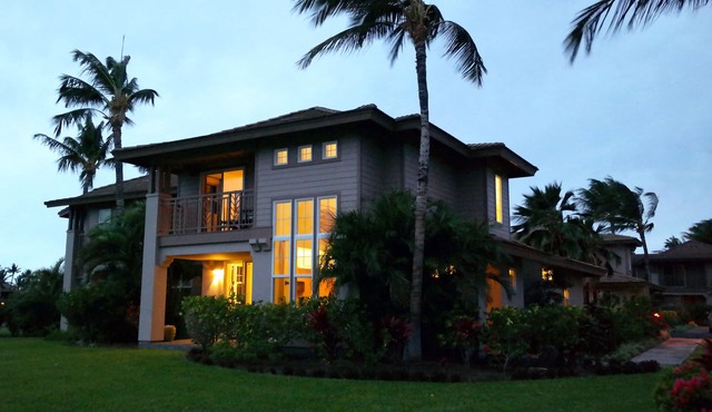 Relax at our quiet remodeled end unit #601, tropical views and 95 golf!