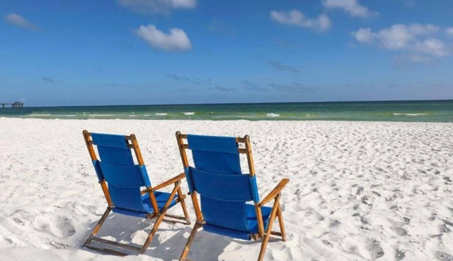 Relax at our beachfront hotel in Fort Walton