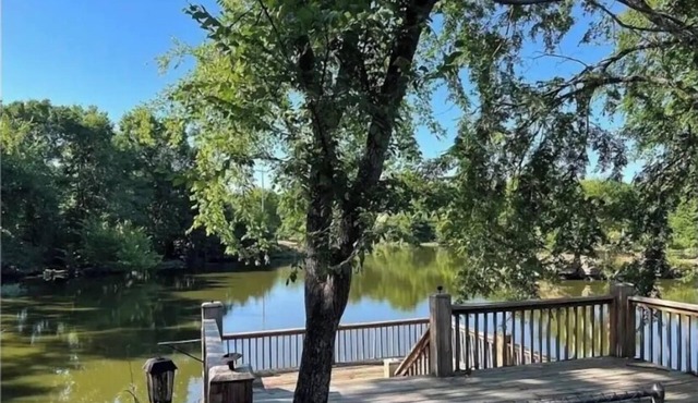 Relax at spacious 4 bedroom private lake home in Chaffee Crossing!