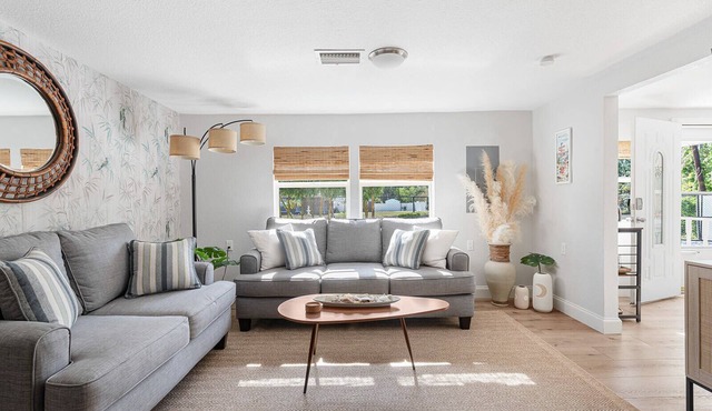 Relax at The Bamboo Cottage - Walk to Dearborn St, minutes to local beaches!