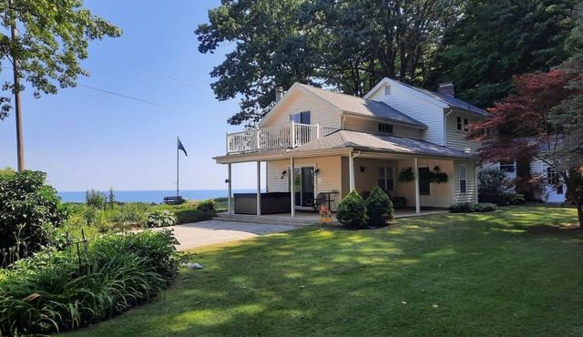 Relax at The Cliffside Getaway!