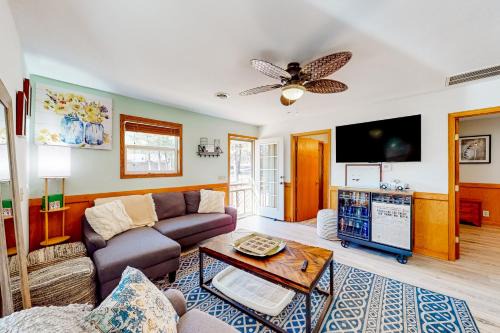 Relax at The Cove Waterfront Getaway
