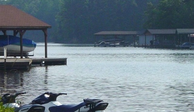 Relax at the Lake in This Beautiful Water Front Home!